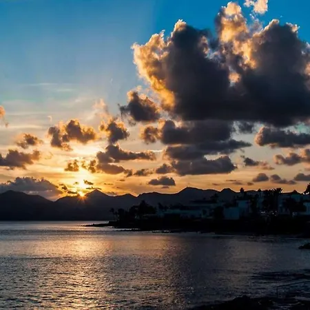 Apartament Puerto Del Carmen Sleeps 4 Wifi T691539 *
